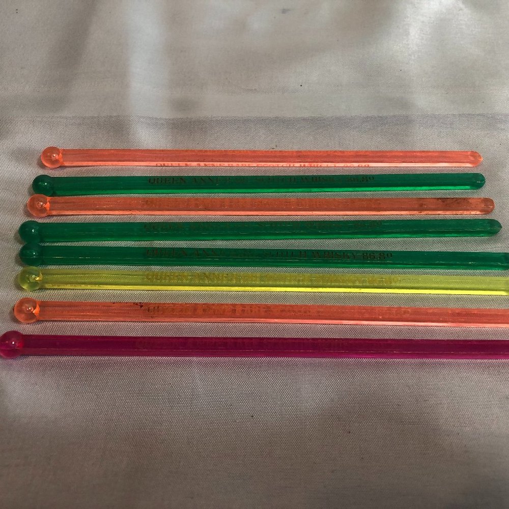 VINTAGE LOT of 8 Queen Anne Rare Scotch Whisky Swizzle Stir Sticks #F62